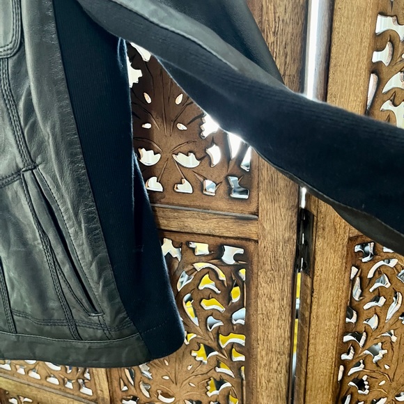 Black Leather Jacket - size L - Picture 5 of 9
